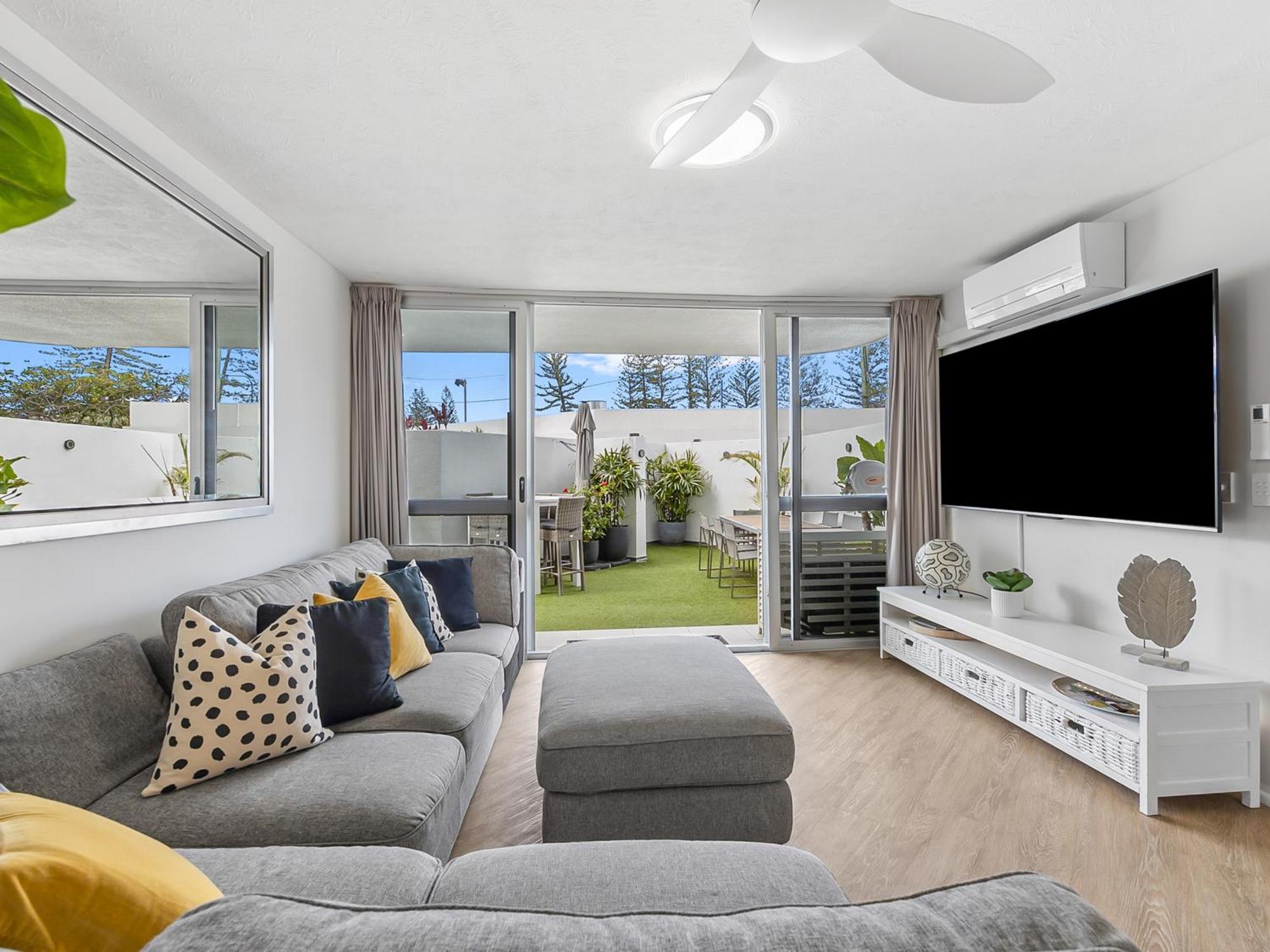 Mandolin Beachfront Resort Alexandra Headland Buitenkant foto