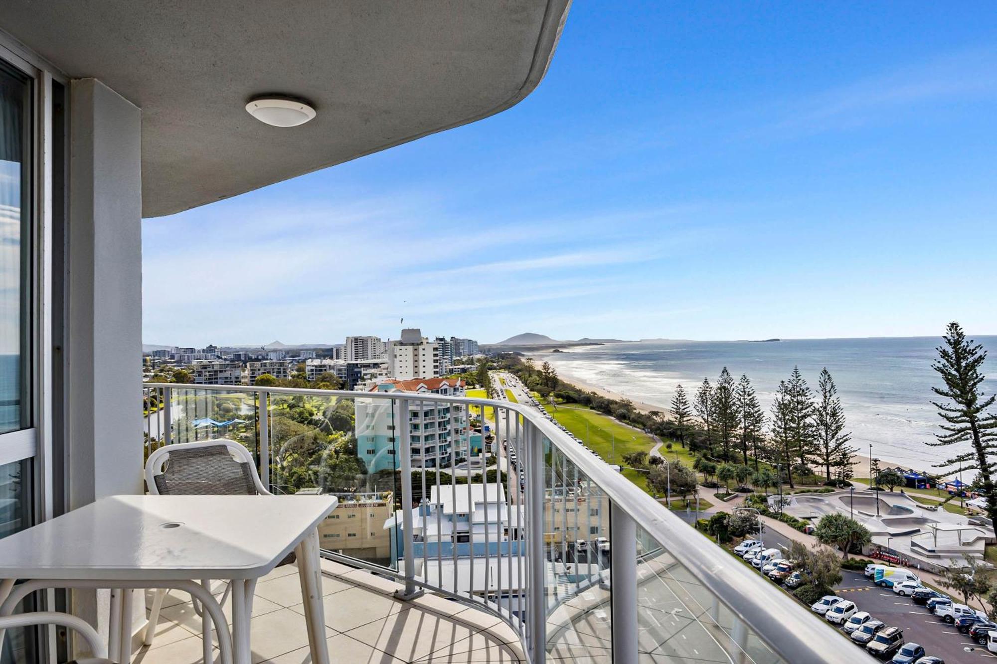 Mandolin Beachfront Resort Alexandra Headland Buitenkant foto