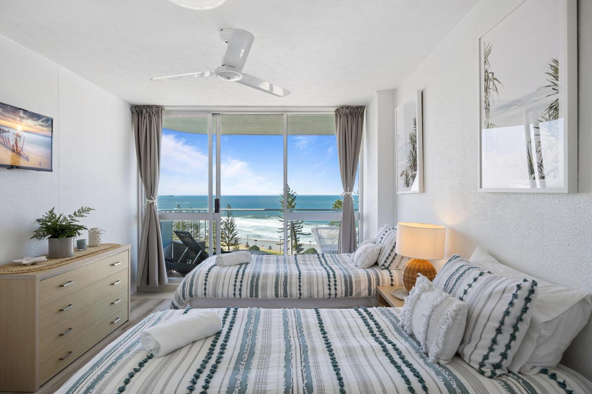 Mandolin Beachfront Resort Alexandra Headland Buitenkant foto