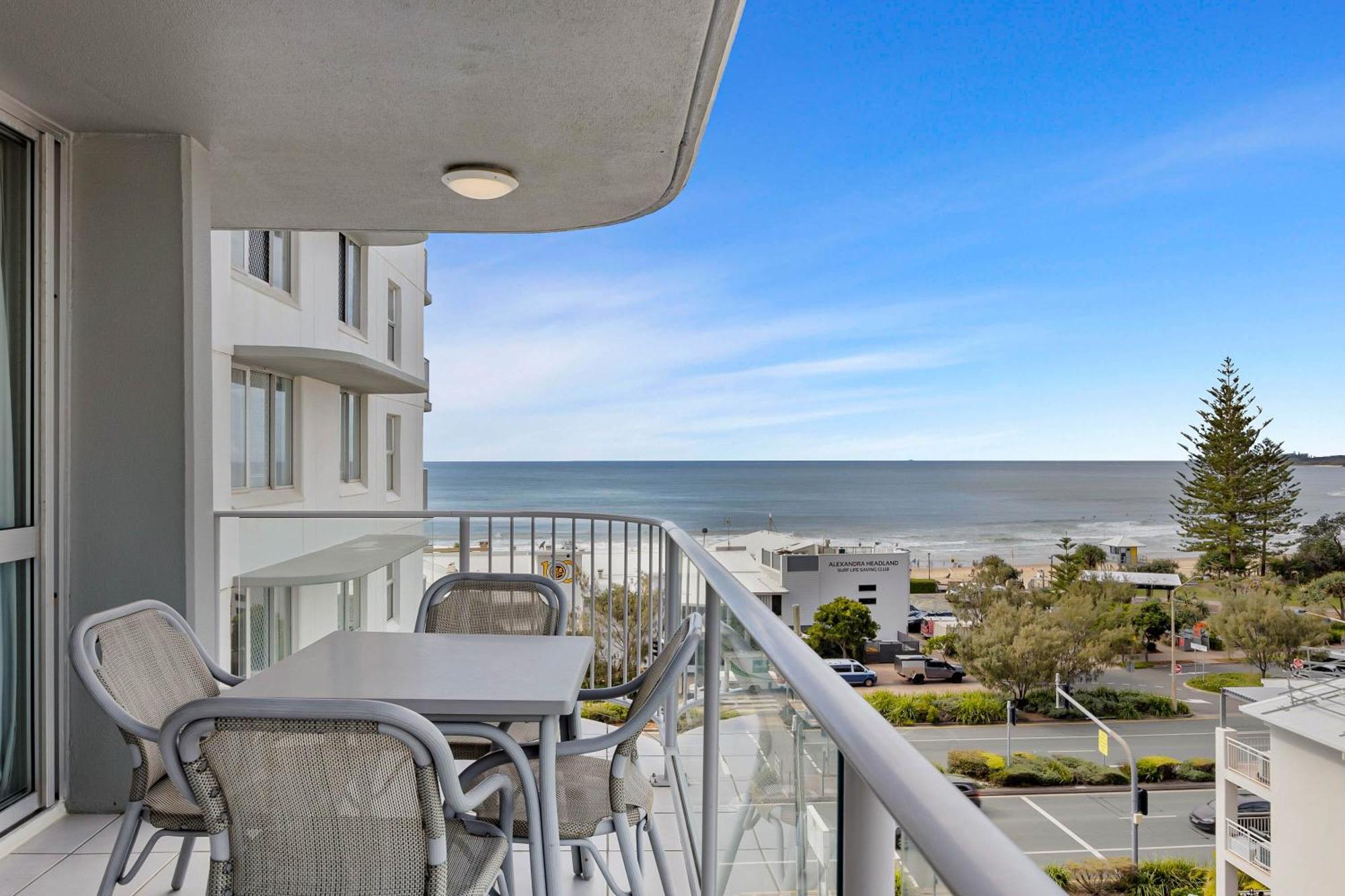 Mandolin Beachfront Resort Alexandra Headland Buitenkant foto