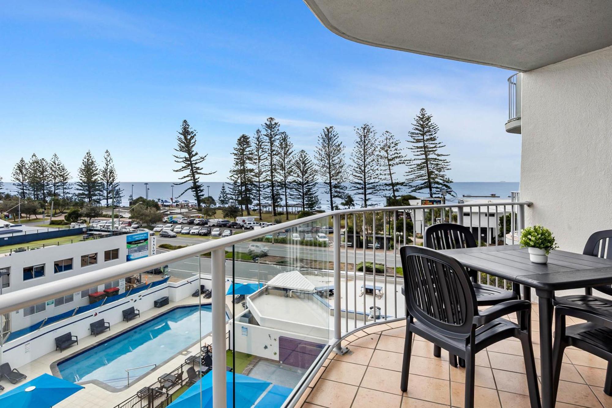 Mandolin Beachfront Resort Alexandra Headland Buitenkant foto